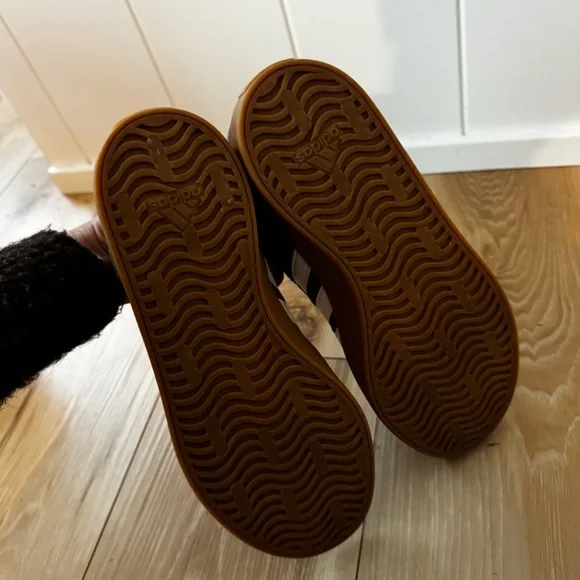 Adidas brown shoes - Picture 3 of 4